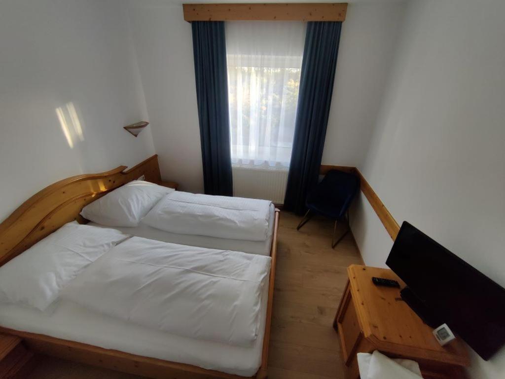 Neuhof Hotel Neuhofen an der Ybbs ภายนอก รูปภาพ